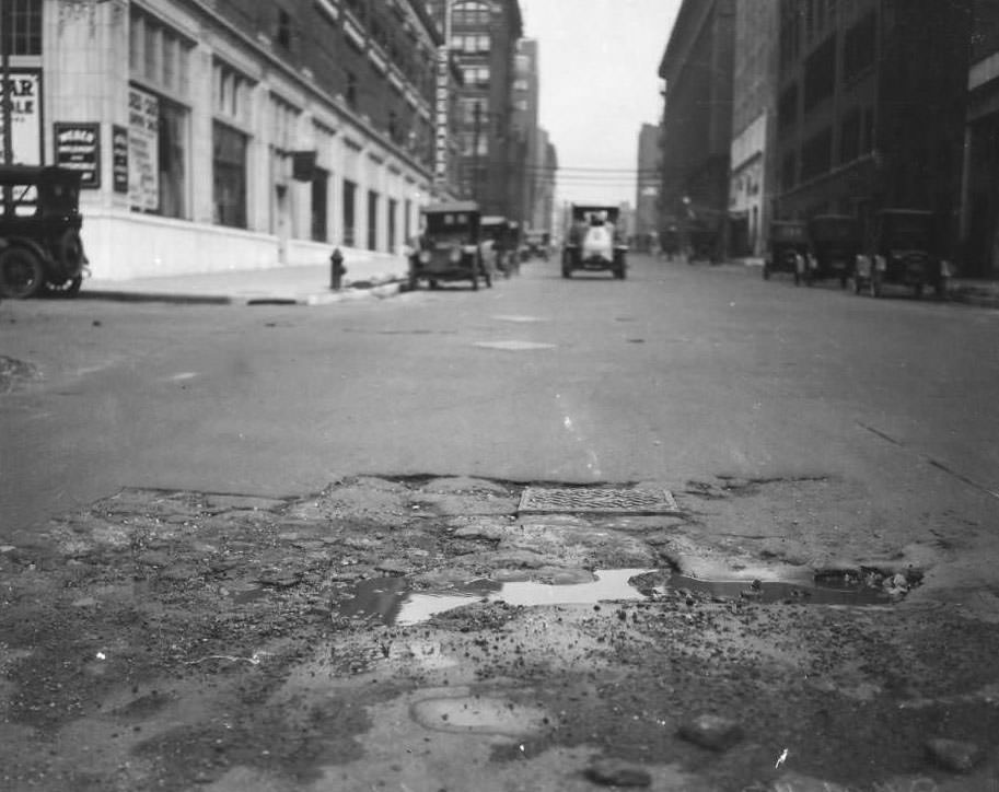 View of Weber Auto Company at the northeast corner of Locust and 19th Street, 1931