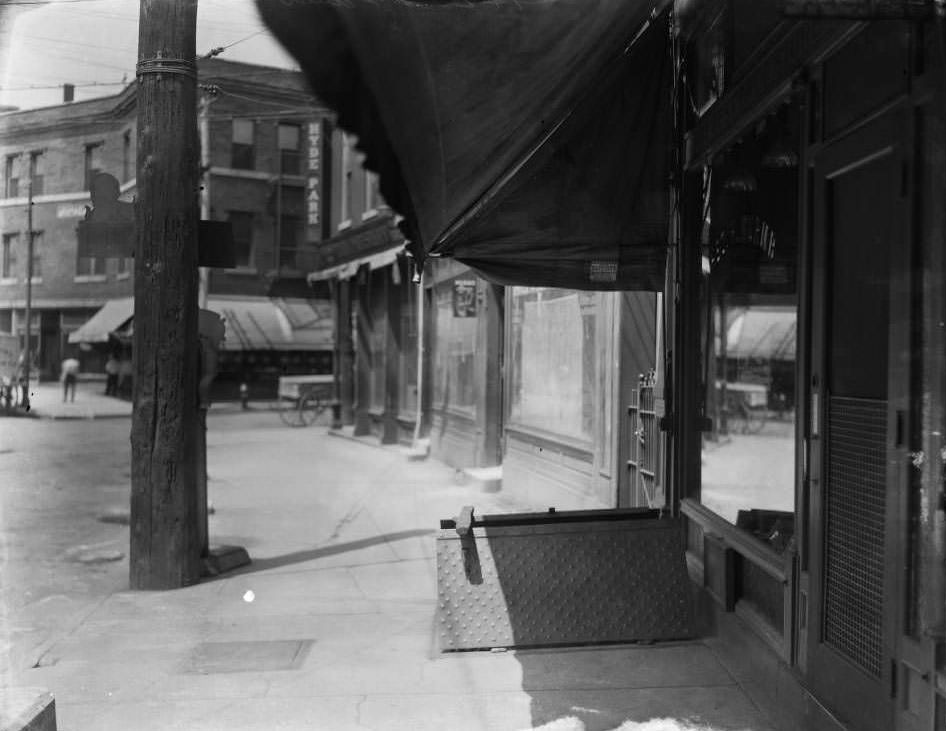 View of intersection of East Grand Blvd. and North 20th Street, part of the circle around Grand Ave. Water Tower, with Drs. Lewright & Whitener Medical & Surgical Sanitarium Co. visible, 1931