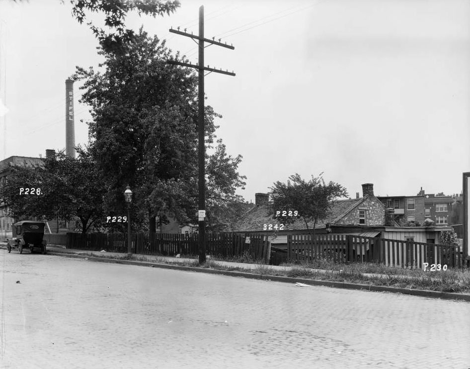 View of the 3200 block of Gravois Ave. Otto F. Stifel's Union Brewing Co. at 3126 Gravois can be seen in the background, 1931