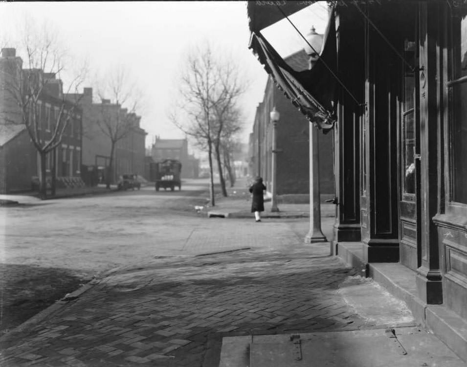 View of Kroger grocery store on the corner of Blair and Clinton Street, 1931