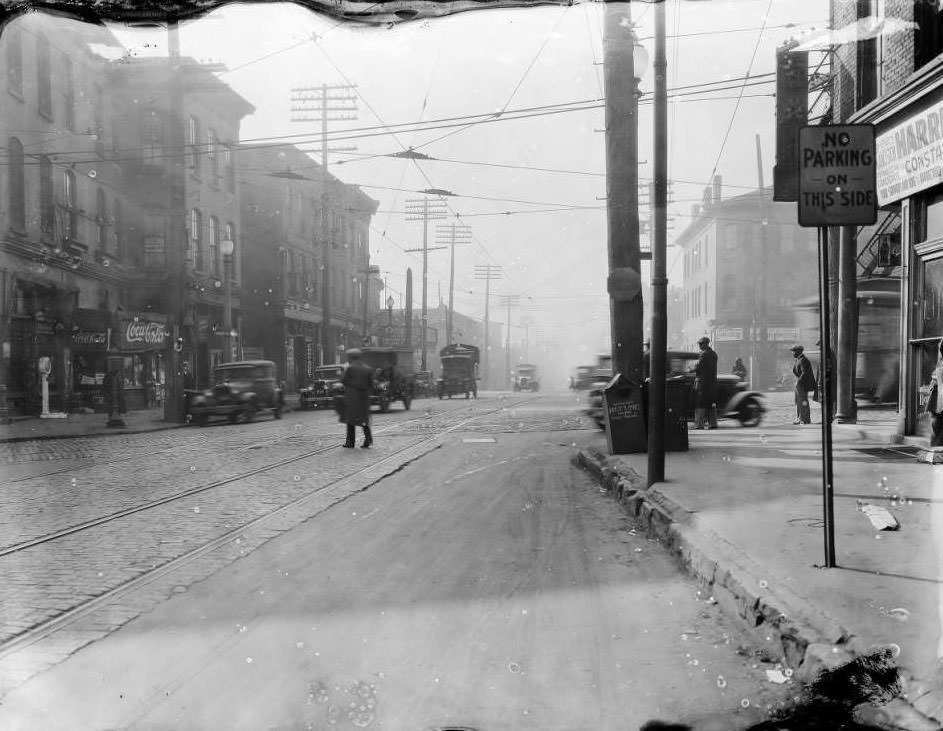 Looking south down South Jefferson Ave. at intersection with Market Street, view of E.O. Massey, Dentist's office and Star Theatre, 1931