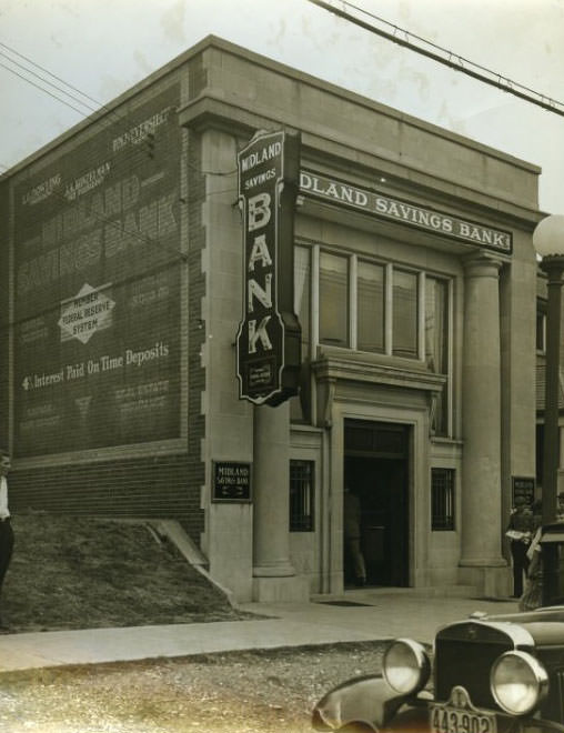 Exterior shot of the Midland Savings Bank in 1931.