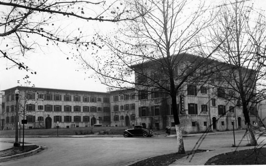 Street view of Donaldson Court Apartments in 1930.