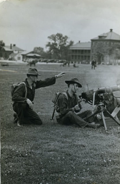 Demonstration of machine gun operation, 1938.