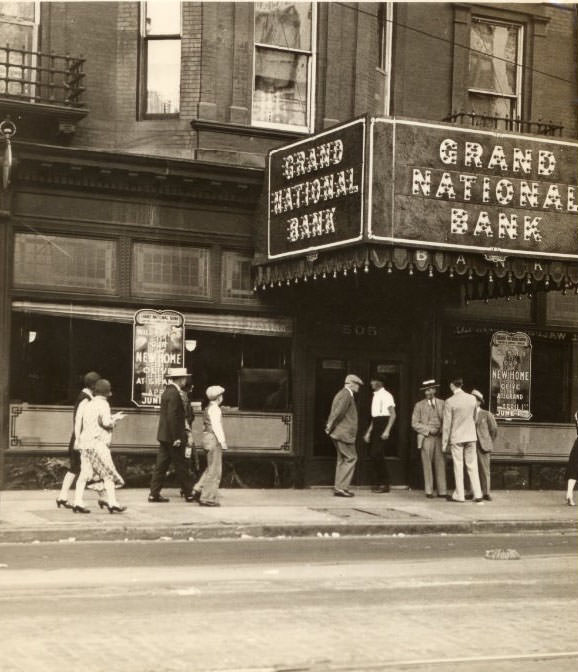 Exterior of Grand Avenue National Bank, 1930.