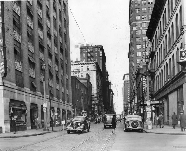 Ninth Street in St. Louis in 1930. The same street today is dotted with business establishments, office buildings and hotels.
