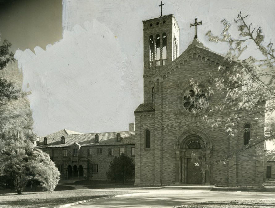 The facade of the public chapel which joins the convent proper at the Carmelite Monastery Clayton Road in 1930.