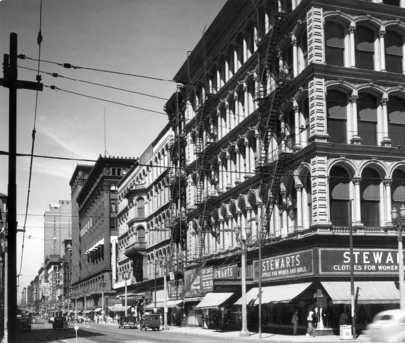 Washington Avenue, one of the city's main travel routes, viewed looking west from Broadway, 1930