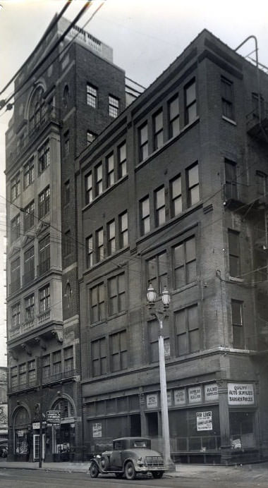 Five-story building at 1124-26 Locust street purchased by T.M. Sayman, head of T.M. Sayman Products Company. Property on the east is the Town Club, 1930