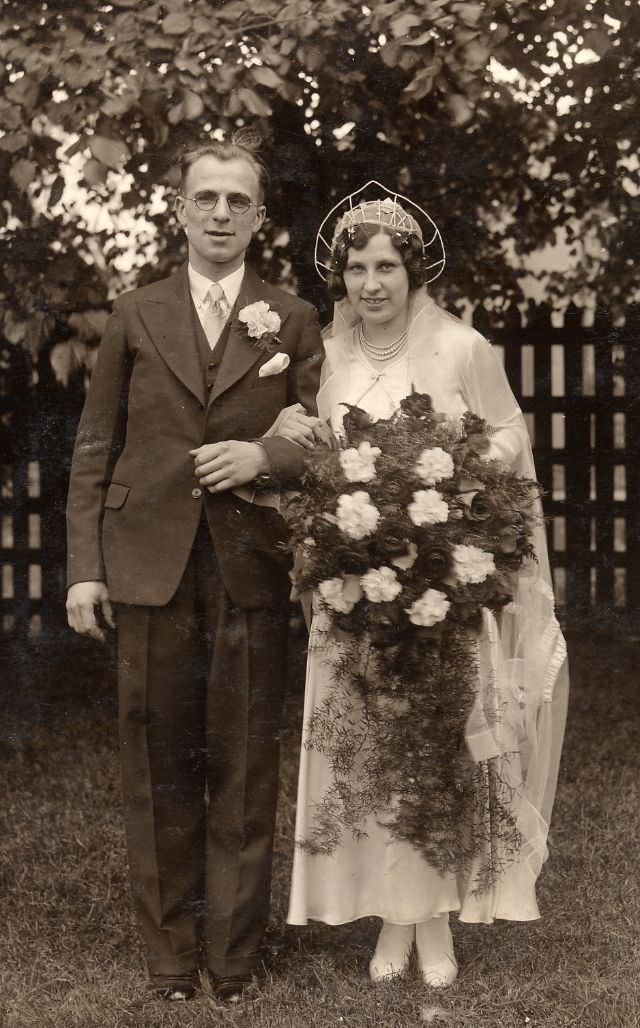 The 1930s Wedding Dresses and their Timeless Styles - A Pictorial Walk Down the Aisle