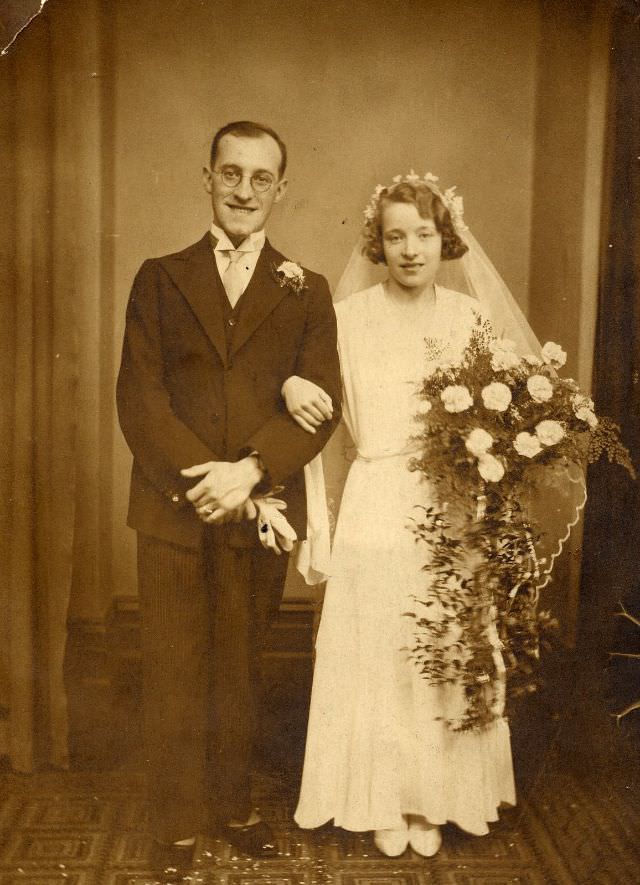 The 1930s Wedding Dresses and their Timeless Styles - A Pictorial Walk Down the Aisle