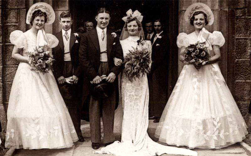 The 1930s Wedding Dresses and their Timeless Styles - A Pictorial Walk Down the Aisle