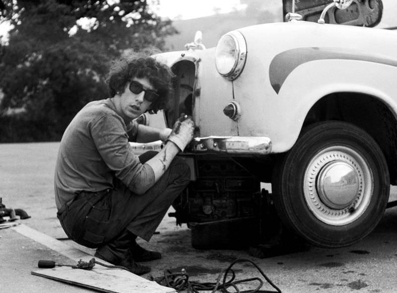 Engine change, Totnes, Devon, 1970