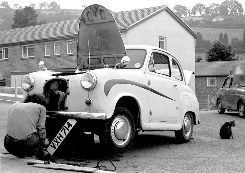 Engine change, Totnes, Devon, 1970