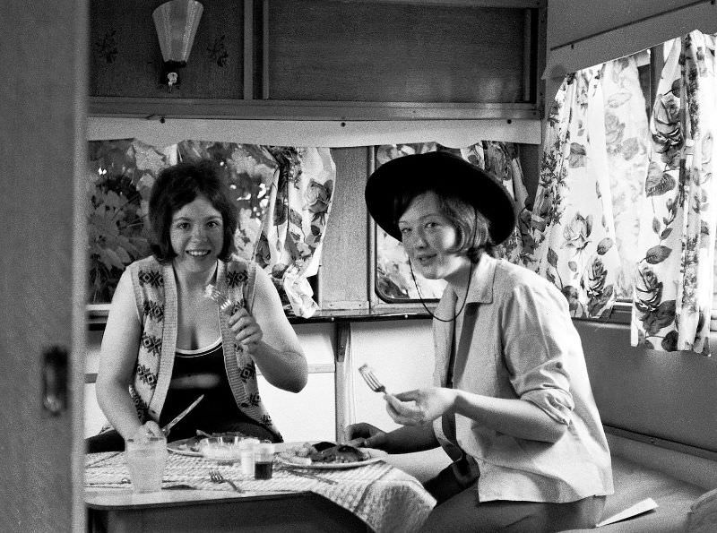 Deilwen and Carol on holiday، 1970