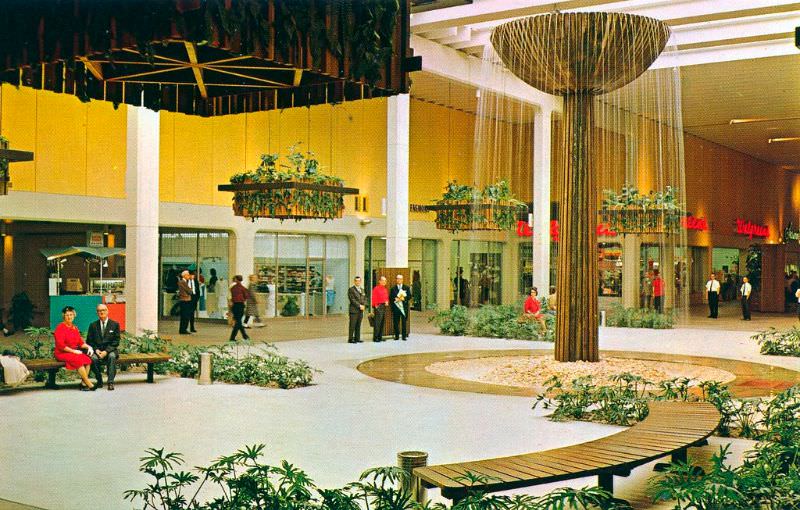 Winter Park Mall fountain, Florida