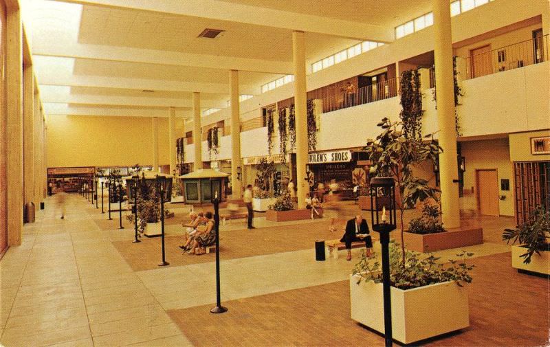 Mall at Lincoln Square, Urbana, Illinois