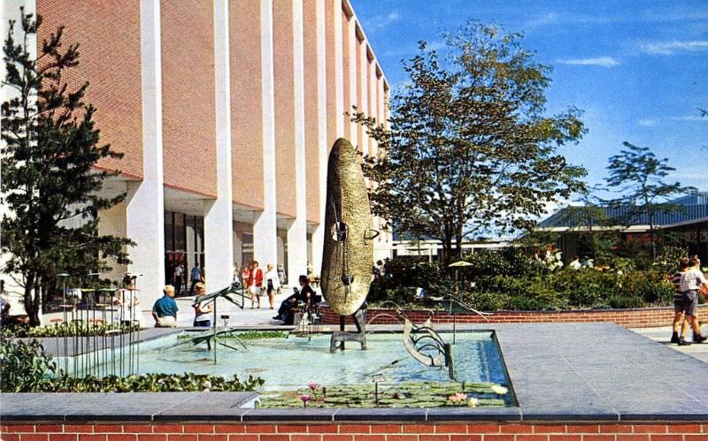 Fountain sculpture of Eastland Center, Harper Woods, Michigan