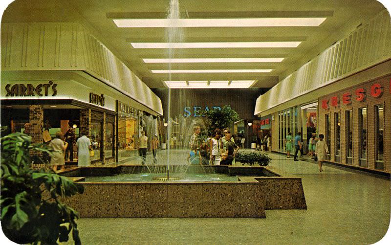 Woodland Shopping Mall, Grand Rapids, Michigan