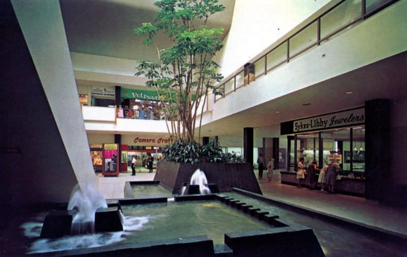 Chapel Square Mall, New Haven, Connecticut
