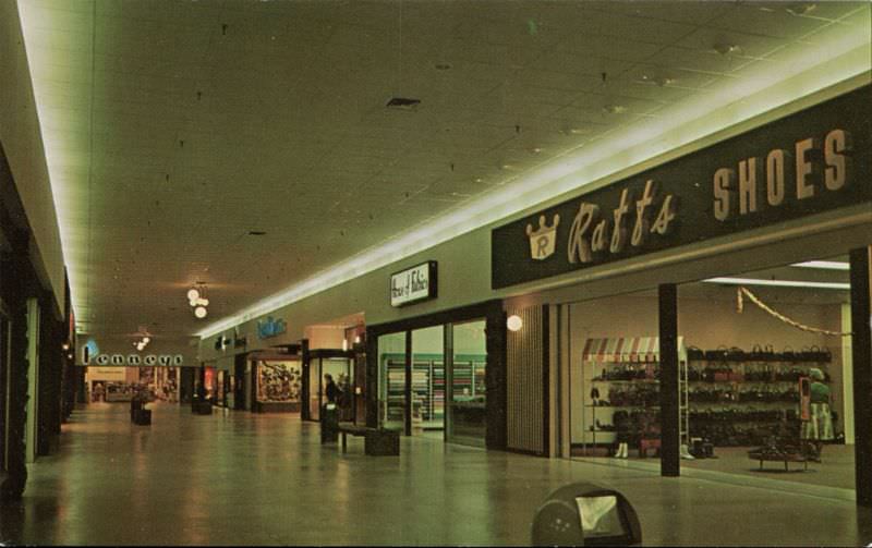 Valley North Shopping Center, Wenatchee, Washington