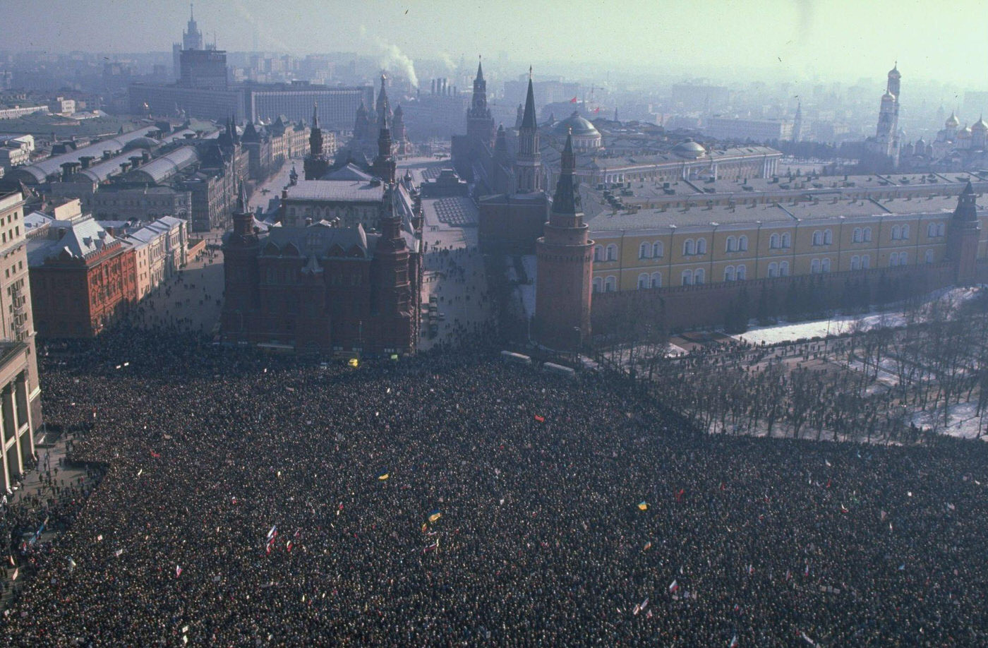 Sea of pro-democracy protestors fill Red Square by Kremlin demonstrating for reform.