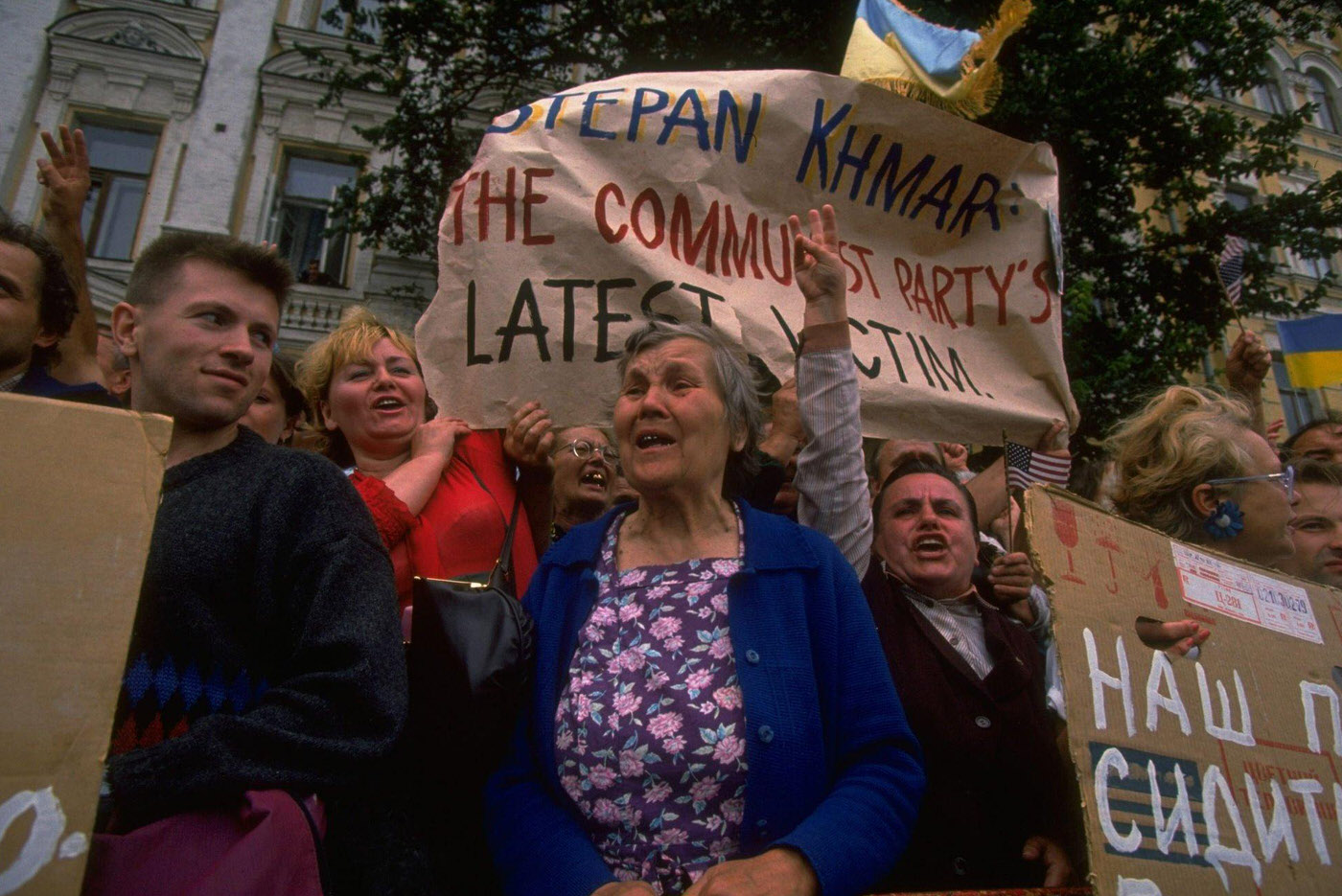 Sign-carrying pro-independence protestors demonstrate during Moscow summit republic-hopping visit by President George H.W. Bush.