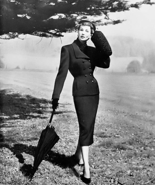 Barbara Goalen in tailored Cavalry Twill suit with Persian lamb cravat by Deréta, 1950.