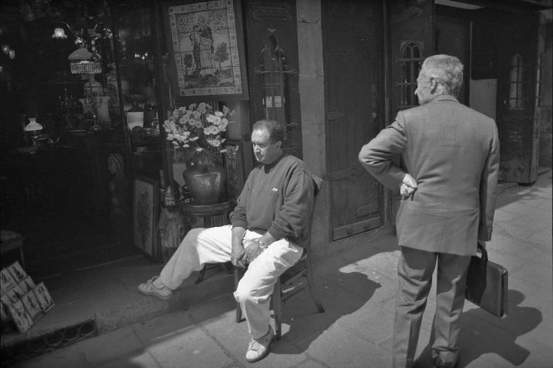 Hard sell on Carrer del Veguer, Barcelona, 1990.