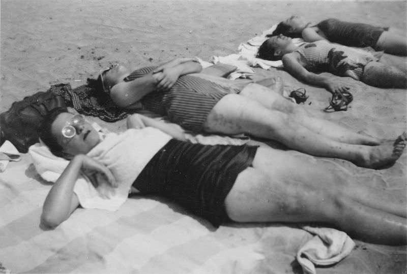 Beach Life in the 1940s Through These Fascinating Vintage Photos