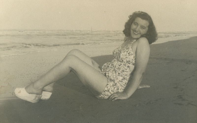 Beach Life in the 1940s Through These Fascinating Vintage Photos