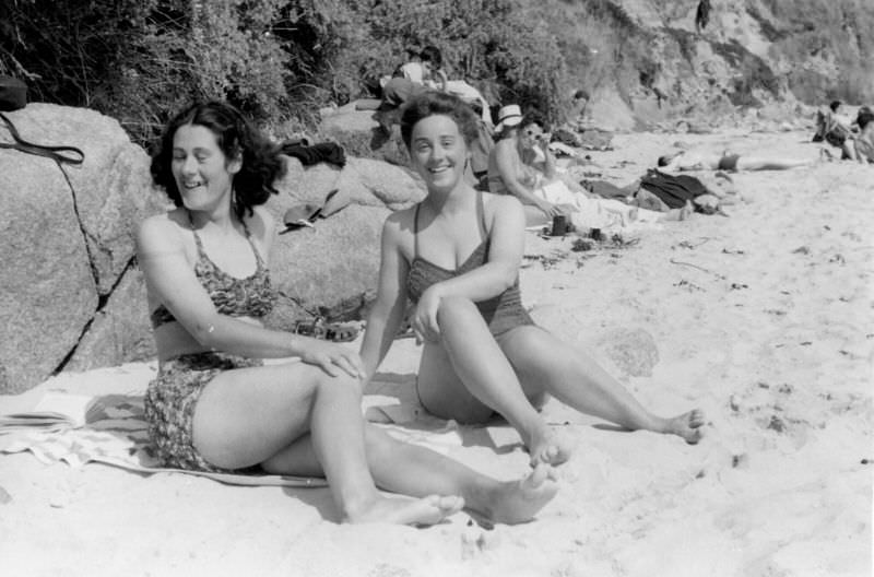 Beach Life in the 1940s Through These Fascinating Vintage Photos