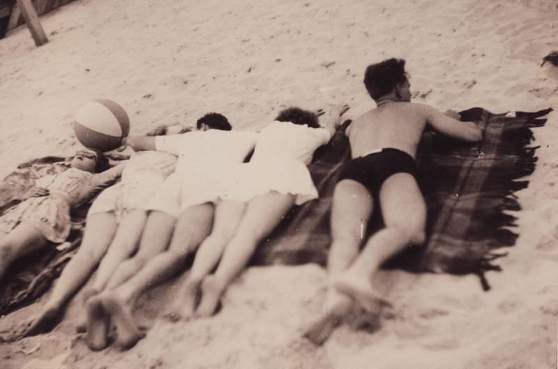 Beach Life in the 1940s Through These Fascinating Vintage Photos