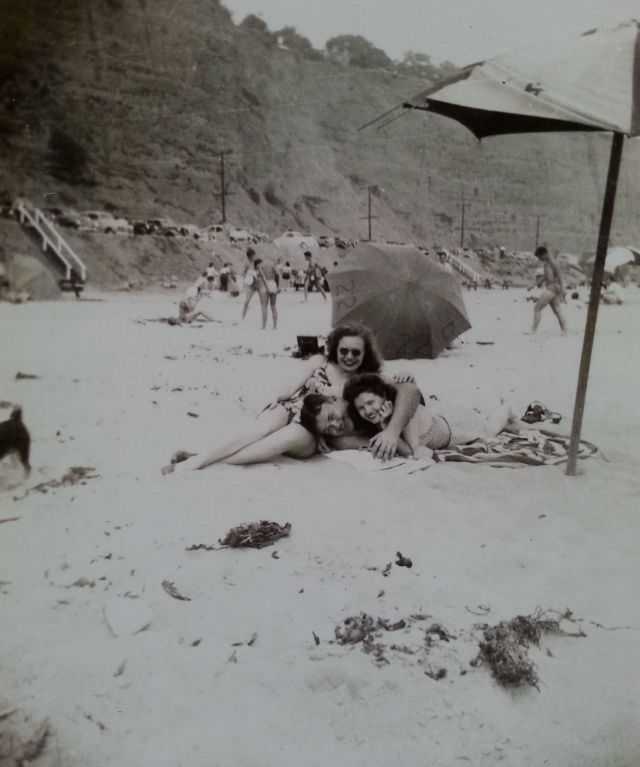 Beach Life in the 1940s Through These Fascinating Vintage Photos