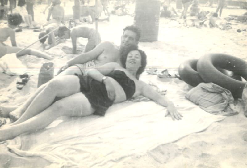 Beach Life in the 1940s Through These Fascinating Vintage Photos