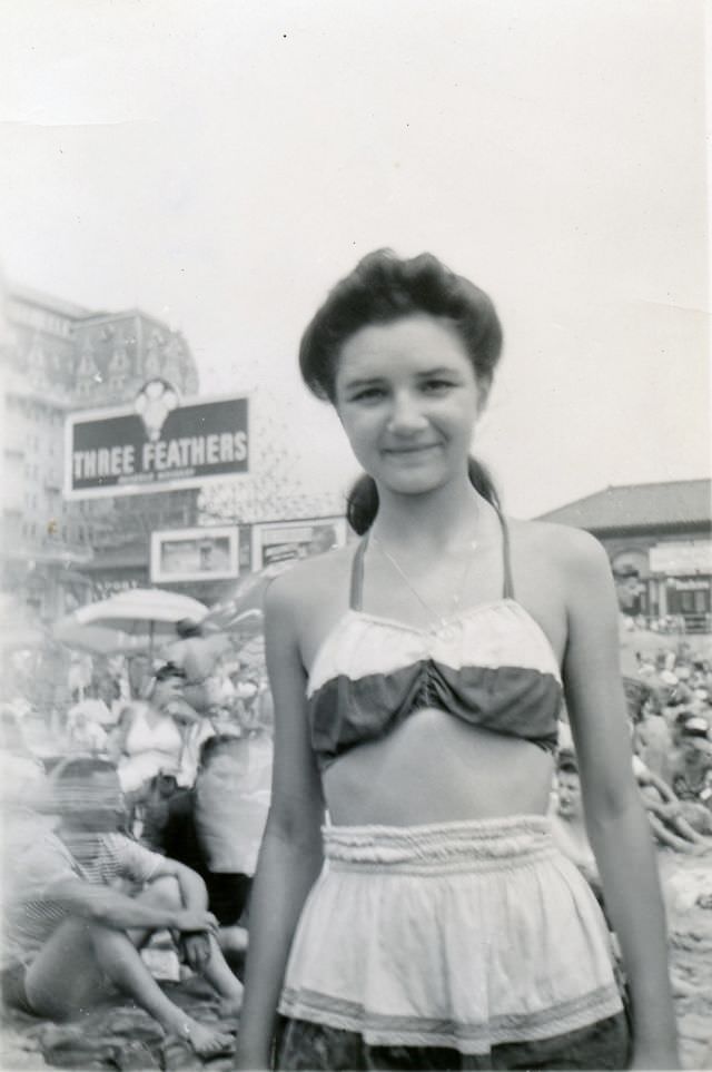 Beach Life in the 1940s Through These Fascinating Vintage Photos