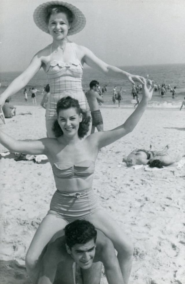 Beach Life in the 1940s Through These Fascinating Vintage Photos