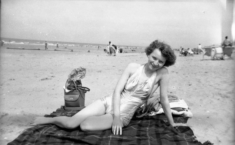 Beach Life in the 1940s Through These Fascinating Vintage Photos