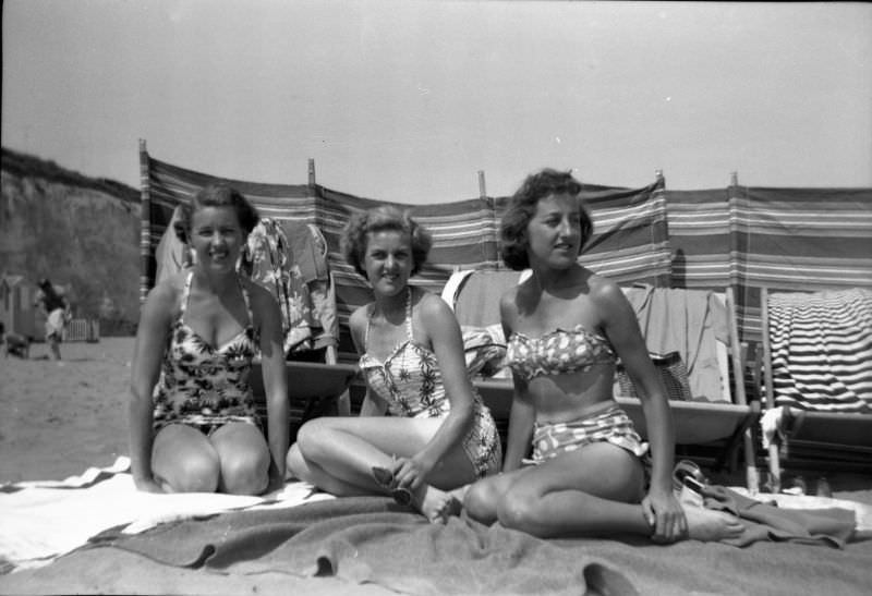 Beach Life in the 1940s Through These Fascinating Vintage Photos