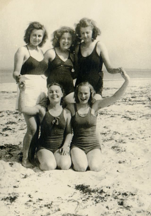 Beach Life in the 1940s Through These Fascinating Vintage Photos