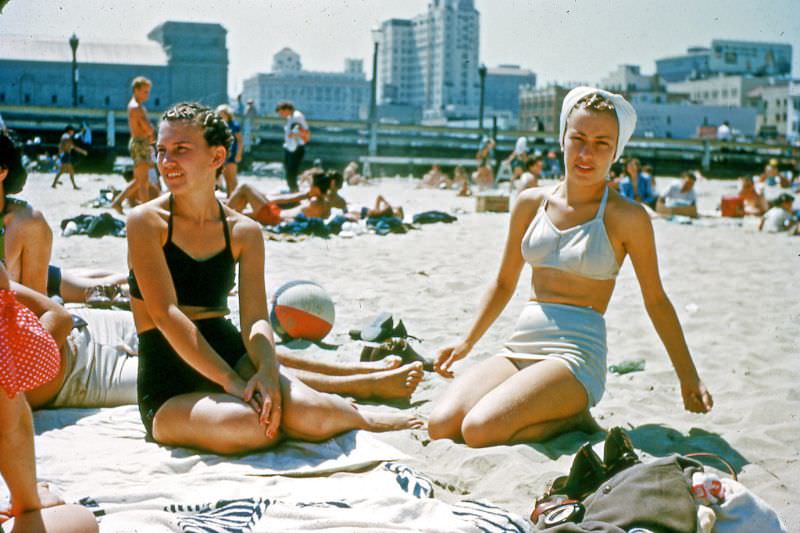 Beach Life in the 1940s Through These Fascinating Vintage Photos