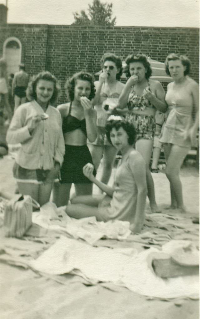 Beach Life in the 1940s Through These Fascinating Vintage Photos