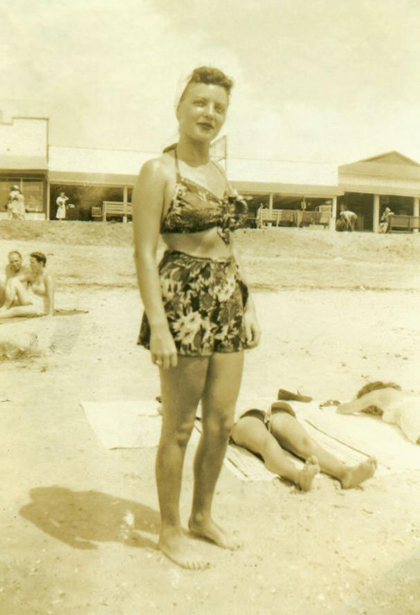 Beach Life in the 1940s Through These Fascinating Vintage Photos