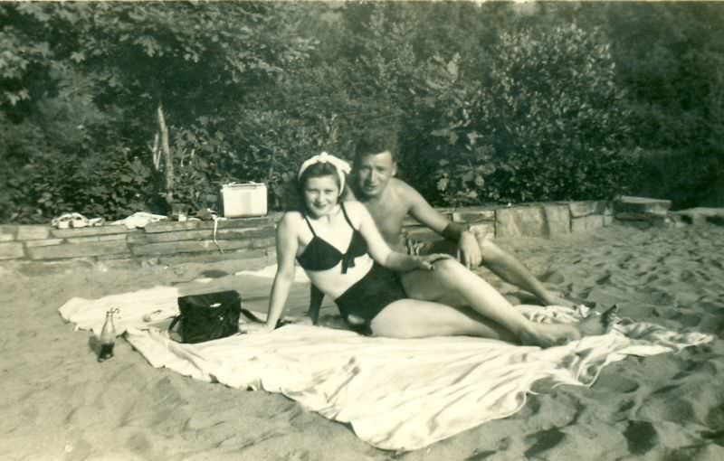 Beach Life in the 1940s Through These Fascinating Vintage Photos