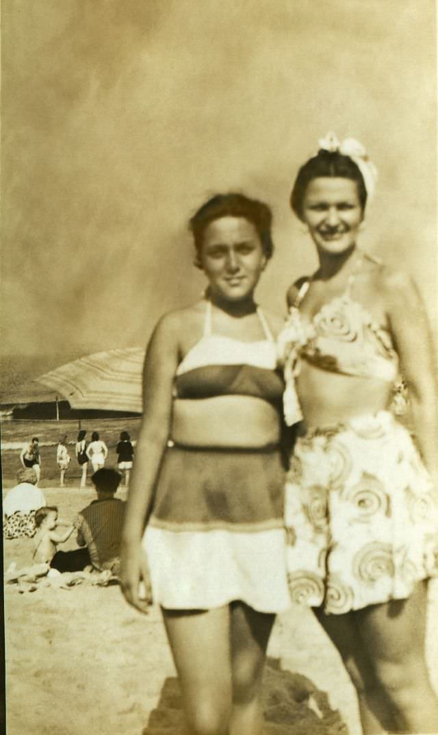 Beach Life in the 1940s Through These Fascinating Vintage Photos