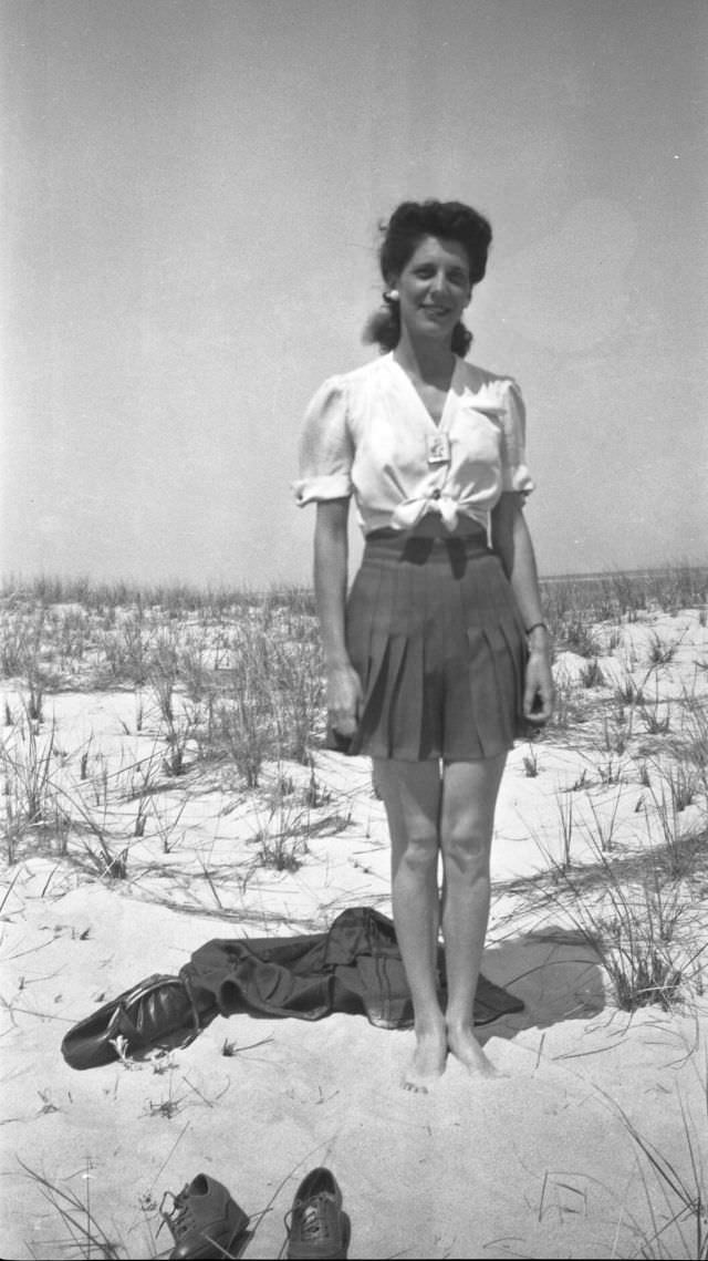 Beach Life in the 1940s Through These Fascinating Vintage Photos