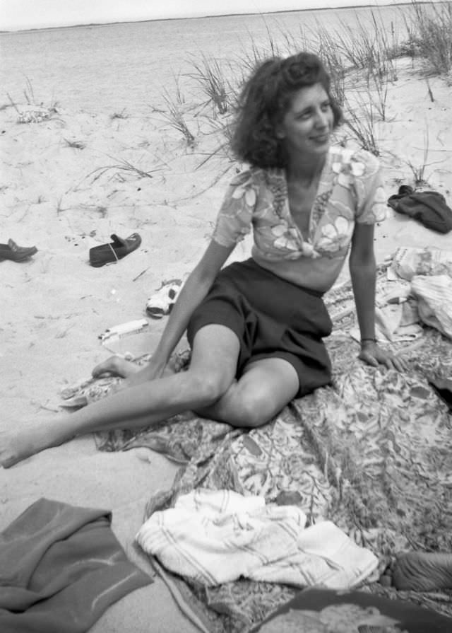 Beach Life in the 1940s Through These Fascinating Vintage Photos