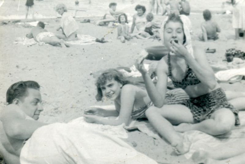 Beach Life in the 1940s Through These Fascinating Vintage Photos