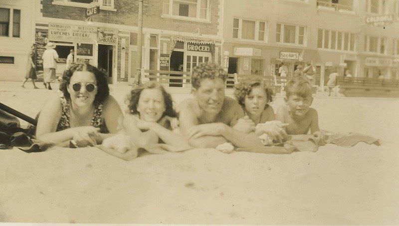 Beach Life in the 1940s Through These Fascinating Vintage Photos