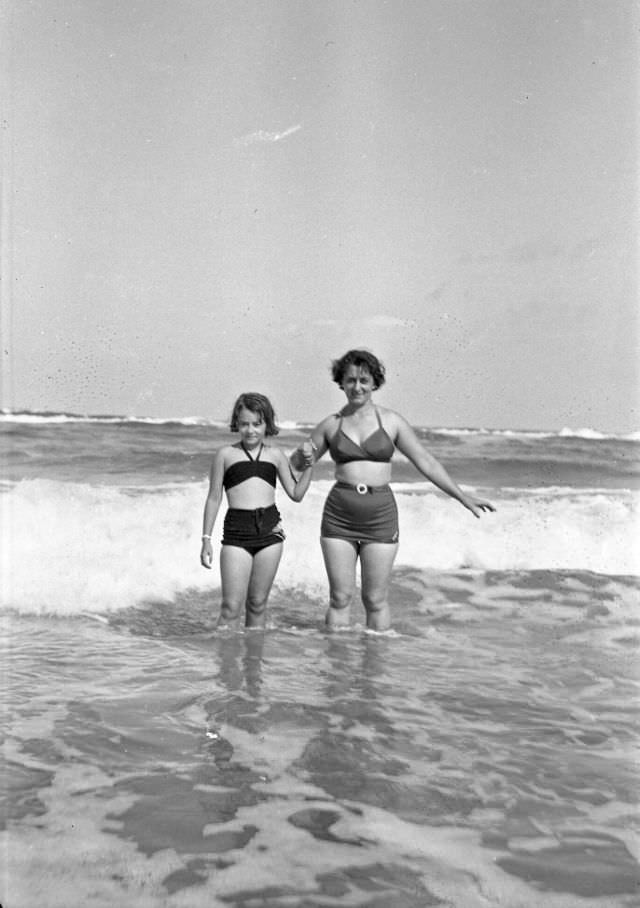 Beach Life in the 1940s Through These Fascinating Vintage Photos